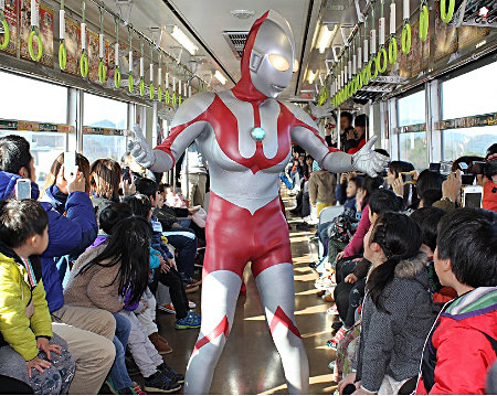 北九州「ウルトラクリスマスモノレール」2013年開催写真