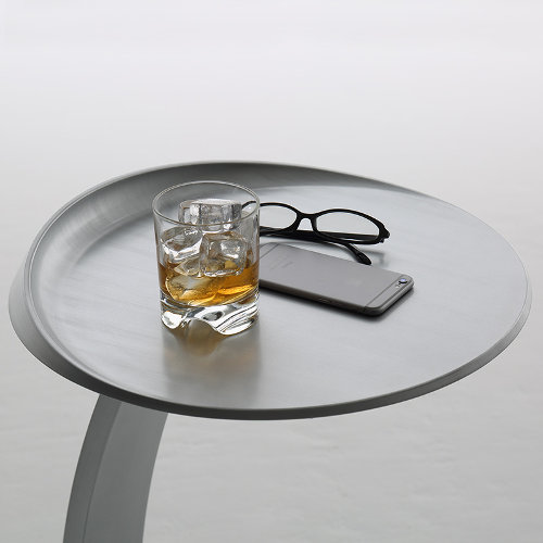 カリモク家具×A MAN of ULTRAサイドテーブル「ウルトラシルバー」 ※眼鏡・グラス・携帯電話は付属品ではありません