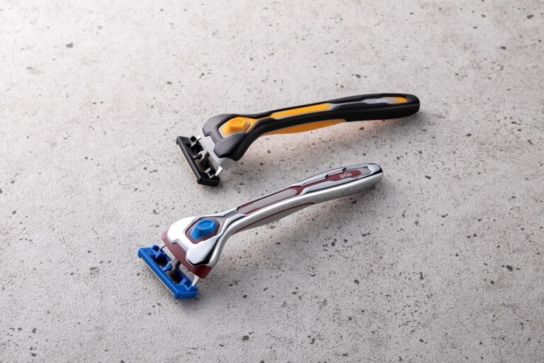「ウルトラマン」と「ゼットン」をモチーフにした替刃式カミソリ「KAI RAZOR axia」の事前予約スタート！6/7(月)より数量限定で発売開始！限定アイテムが当たるキャンペーンも実施！
