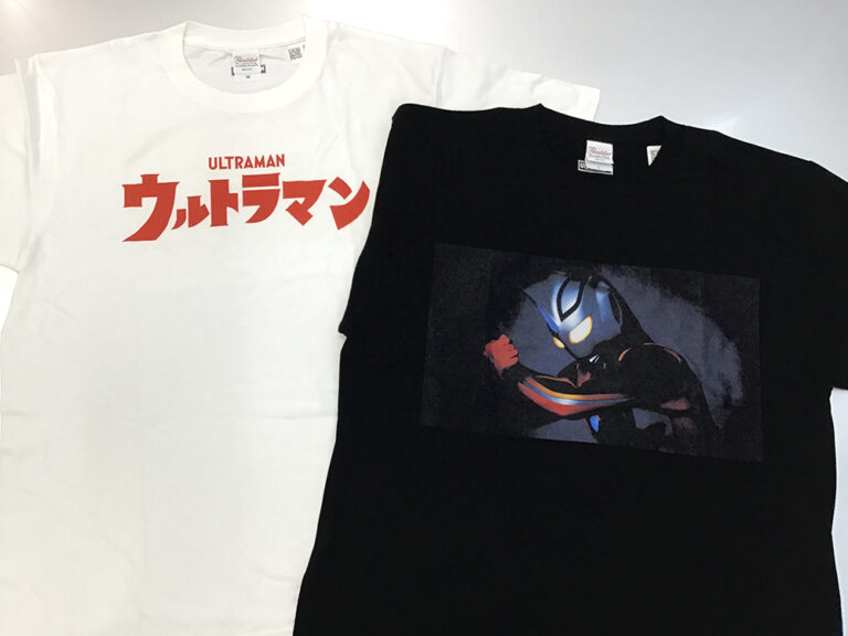 「ウルトラマンアグルSV」「アブソリュートタルタロス」や周年ウルトラマンシリーズ作品ロゴがTシャツになって登場！