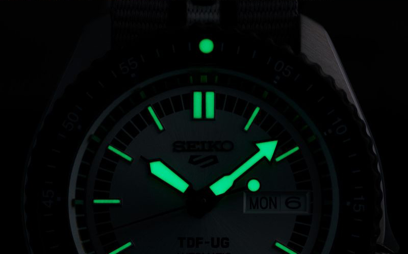 ウルトラセブン55周年コラボモデルの腕時計「セイコー 5スポーツ」が