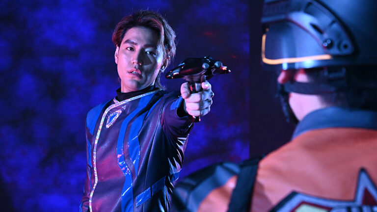 『ウルトラマンデッカー』アサカゲ博士が「バズド星人アガムス」に豹変！憤りに満ちた“悪”がついに動き出す