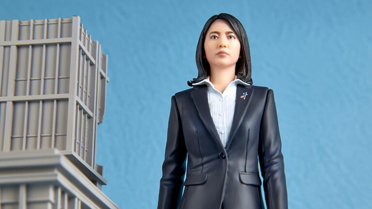 『シン・ウルトラマン』巨大浅見分析官が完全受注生産でフィギュア化! 受注受付スタート!