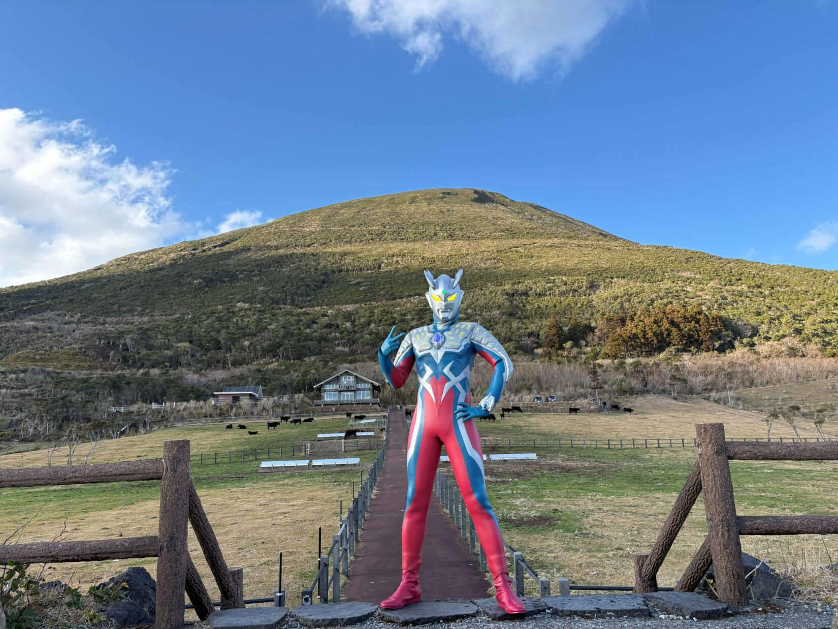 ウルトラマン基金】八丈島の園児とウルトラマンゼロが交流／ゼロが大