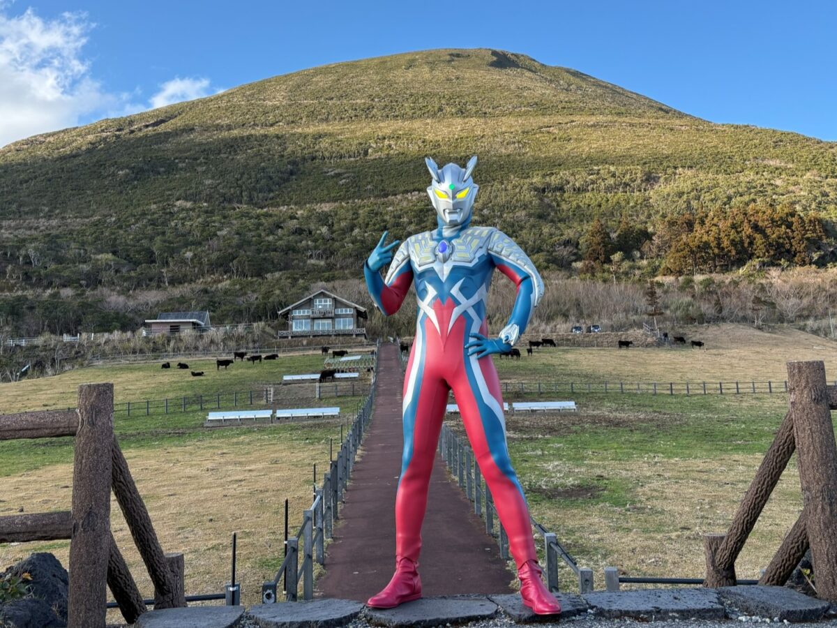 ウルトラマン基金】八丈島の園児とウルトラマンゼロが交流／ゼロが大