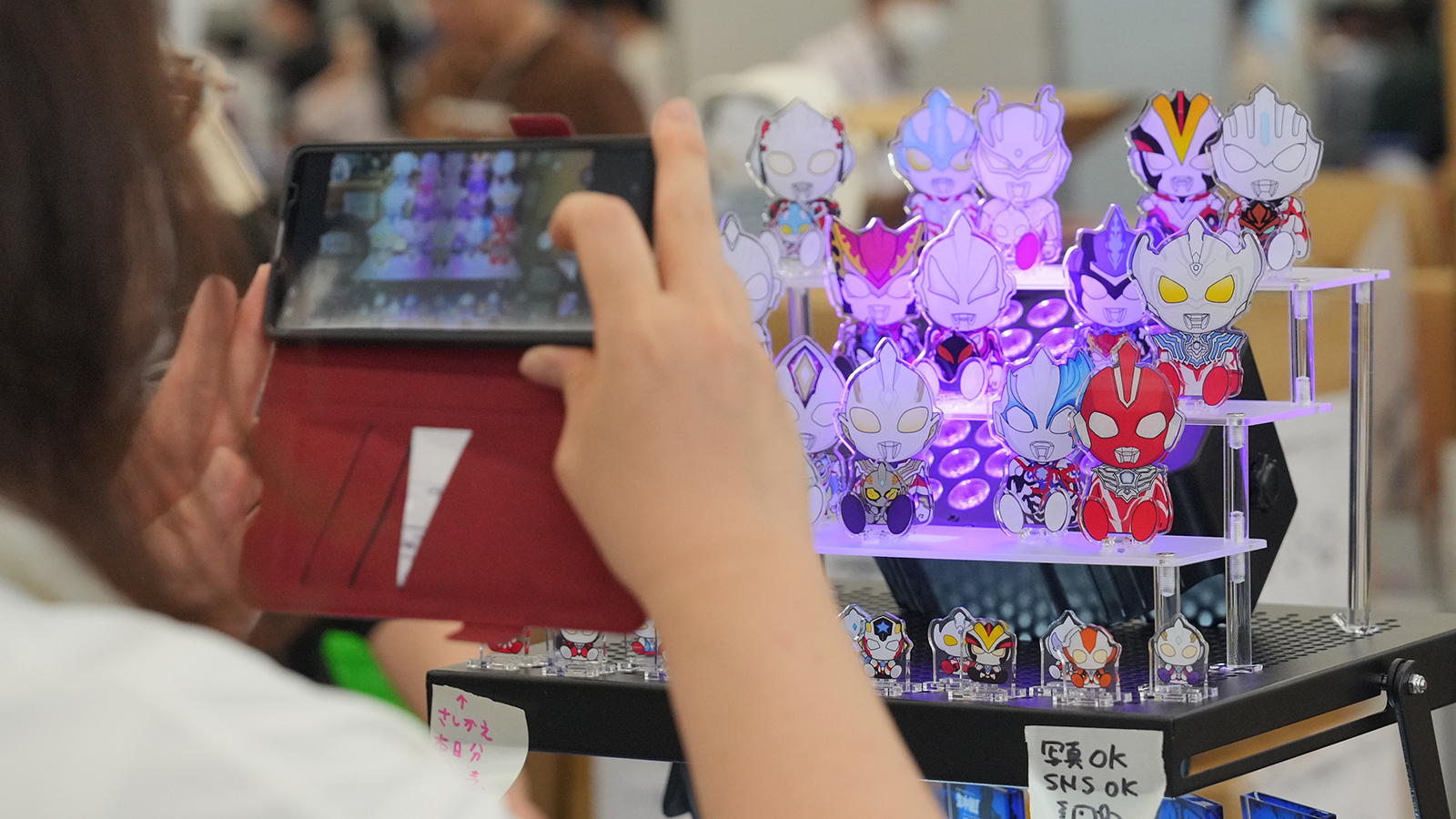 ウルトラマンイベントに集まる来場者たち